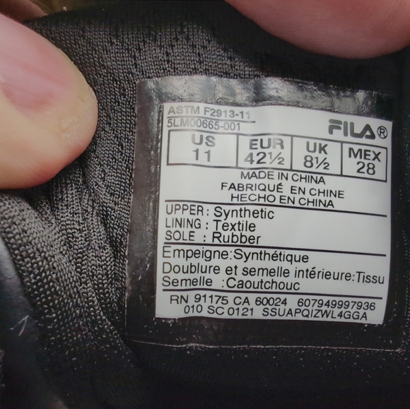 Fila Black Sneakers Sz 11 Sleek Minimalist Design Working Comfort Shoes - Picture 11 of 11